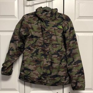Boys 18/20 North Face rain jacket Camo.
